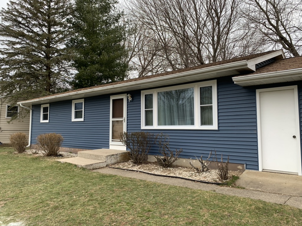 residential vinyl siding project